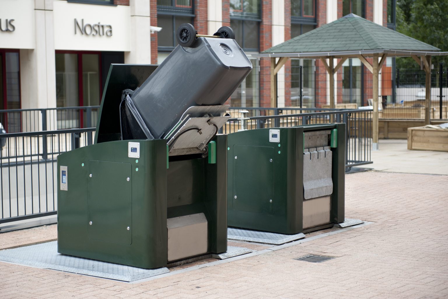 UWS compactor with bin lift - PWS